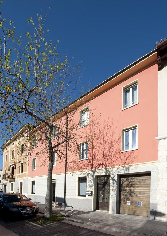Le Suites - Di Fronte Ospedale Sacro Cuore Negrar Exterior photo